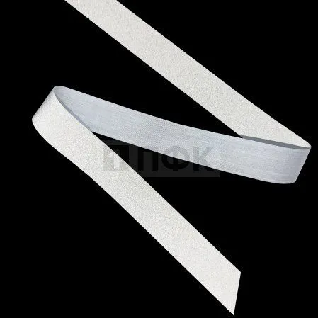 Лента светоотражающая 25мм 015кд хлопок/пэ 1301 (упак 100м/6000м) Лента светоотражающая 25мм 015кд хлопок/пэ 1301 (упак 100м/6000м)